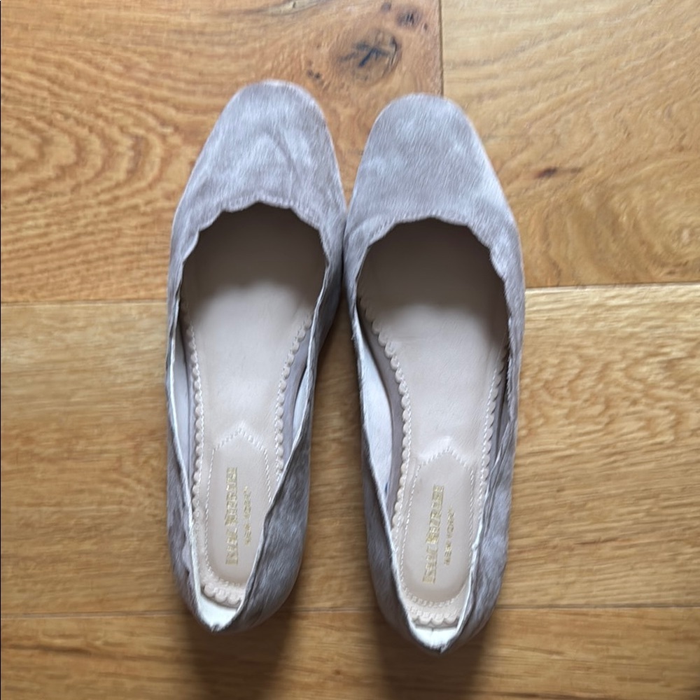 EUC Isaac Mizrahi taupe flats, 6